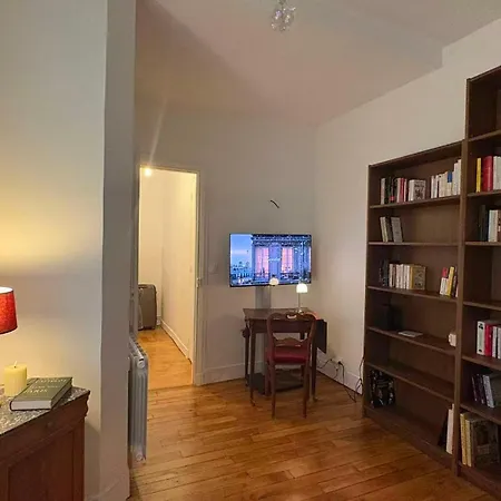 Un Chaleureux Et Simple Au Coeur Du 5e Arrondissement