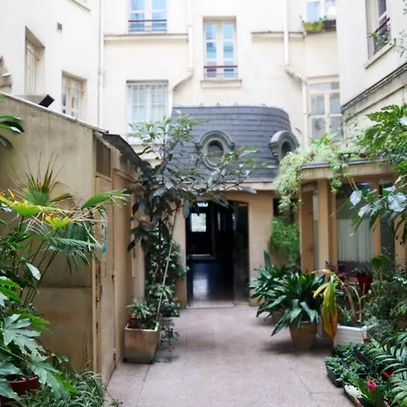 Un Chaleureux Et Simple Au Coeur Du 5e Arrondissement Paris